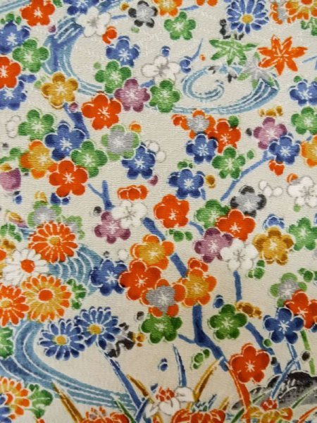 画像6: L1201I  小紋 女性用着物 水車、竹垣柄 シルク(正絹)   白, 菊 【中古】 【USED】 【リサイクル】 ★★★☆☆ (6)