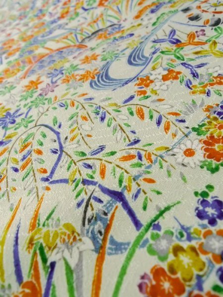 画像9: L1201I  小紋 女性用着物 水車、竹垣柄 シルク(正絹)   白, 菊 【中古】 【USED】 【リサイクル】 ★★★☆☆ (9)