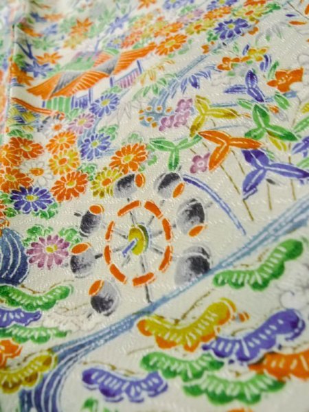 画像10: L1201I  小紋 女性用着物 水車、竹垣柄 シルク(正絹)   白, 菊 【中古】 【USED】 【リサイクル】 ★★★☆☆ (10)
