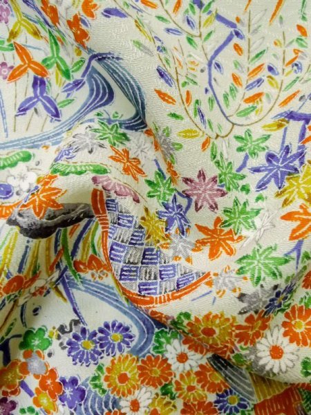 画像12: L1201I  小紋 女性用着物 水車、竹垣柄 シルク(正絹)   白, 菊 【中古】 【USED】 【リサイクル】 ★★★☆☆ (12)