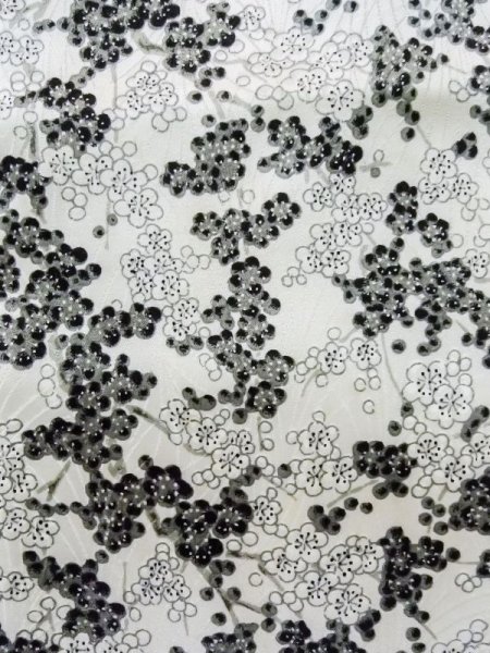 画像5: L1201M  小紋 女性用着物  シルク(正絹)  光沢のある 白, 梅 【中古】 【USED】 【リサイクル】 ★★★☆☆ (5)