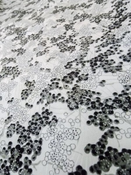 画像8: L1201M  小紋 女性用着物  シルク(正絹)  光沢のある 白, 梅 【中古】 【USED】 【リサイクル】 ★★★☆☆ (8)