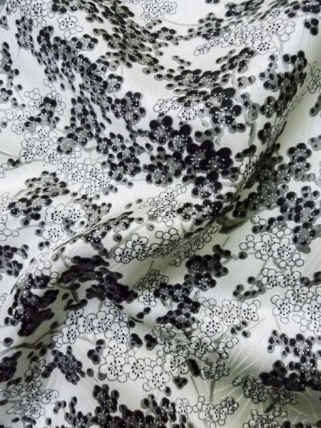 画像12: L1201M  小紋 女性用着物  シルク(正絹)  光沢のある 白, 梅 【中古】 【USED】 【リサイクル】 ★★★☆☆ (12)