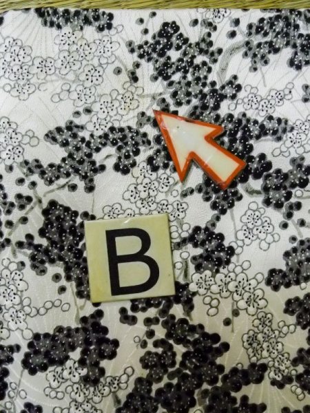 画像15: L1201M  小紋 女性用着物  シルク(正絹)  光沢のある 白, 梅 【中古】 【USED】 【リサイクル】 ★★★☆☆ (15)