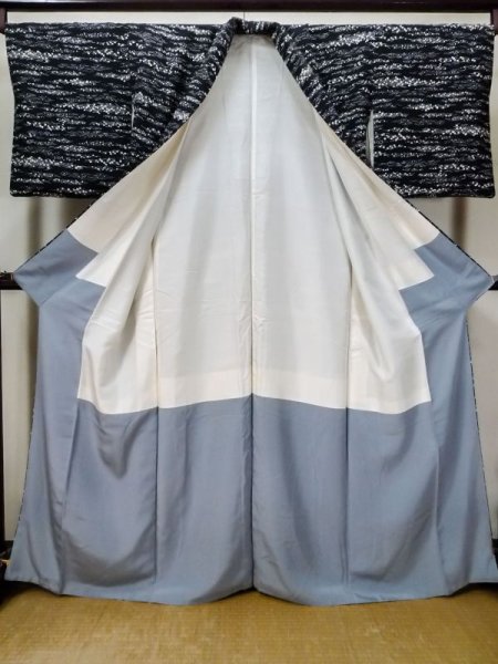 画像2: L1201R  小紋 女性用着物  シルク(正絹)   黒, 抽象的模様 【中古】 【USED】 【リサイクル】 ★☆☆☆☆ (2)