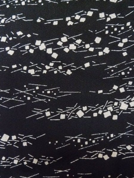 画像7: L1201R  小紋 女性用着物  シルク(正絹)   黒, 抽象的模様 【中古】 【USED】 【リサイクル】 ★☆☆☆☆ (7)