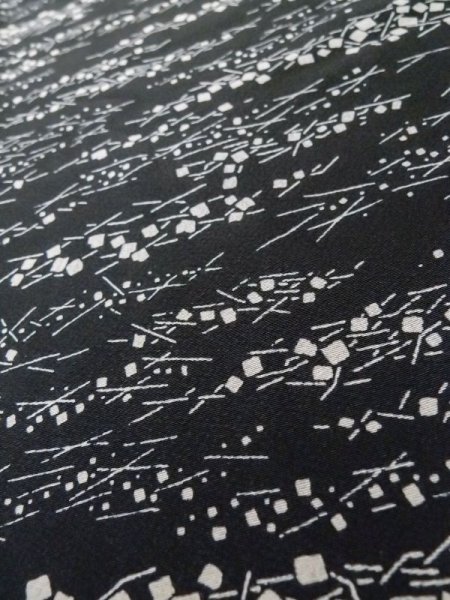 画像9: L1201R  小紋 女性用着物  シルク(正絹)   黒, 抽象的模様 【中古】 【USED】 【リサイクル】 ★☆☆☆☆ (9)