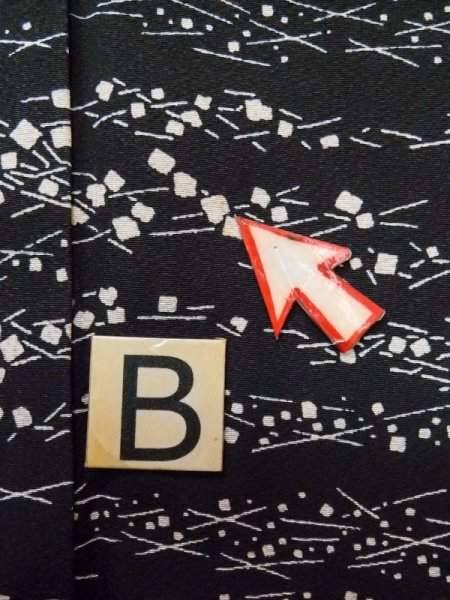 画像15: L1201R  小紋 女性用着物  シルク(正絹)   黒, 抽象的模様 【中古】 【USED】 【リサイクル】 ★☆☆☆☆ (15)