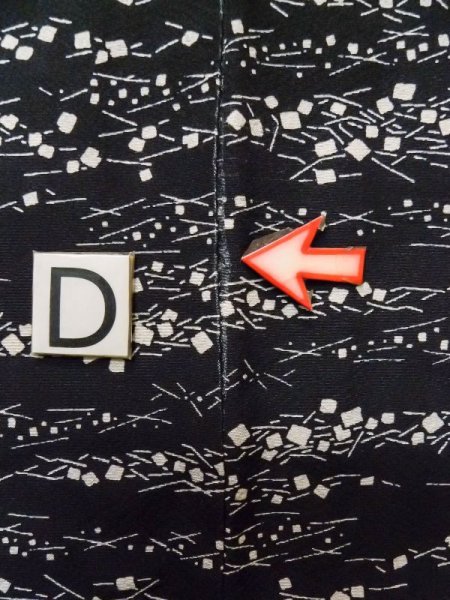 画像17: L1201R  小紋 女性用着物  シルク(正絹)   黒, 抽象的模様 【中古】 【USED】 【リサイクル】 ★☆☆☆☆ (17)