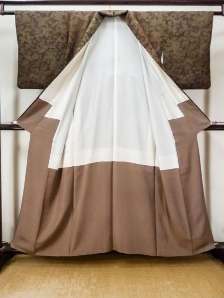 画像2: L1202A  小紋 女性用着物  シルク(正絹)   茶色, 花 【中古】 【USED】 【リサイクル】 ★★★☆☆ (2)