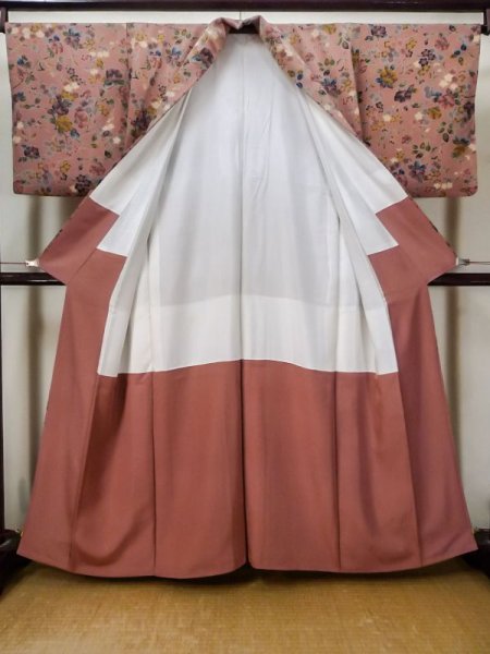 画像2: L1202D  小紋 女性用着物  シルク(正絹)  淡い 桃色, 梅 【中古】 【USED】 【リサイクル】 ★★☆☆☆ (2)