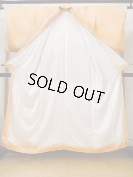 画像2: L1213E Mint  色無地 女性用着物  シルク（正絹） 淡い 薄い 橙色, ぼかし 【中古】 【USED】 【リサイクル】 ★★★★★ (2)