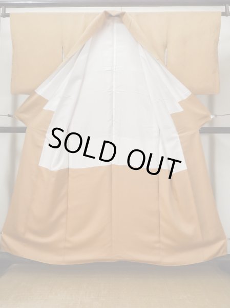 画像2: L1213I  色無地 女性用着物 地紋:スズラン シルク(正絹)  淡い 山吹,  【中古】 【USED】 【リサイクル】 ★★★☆☆ (2)