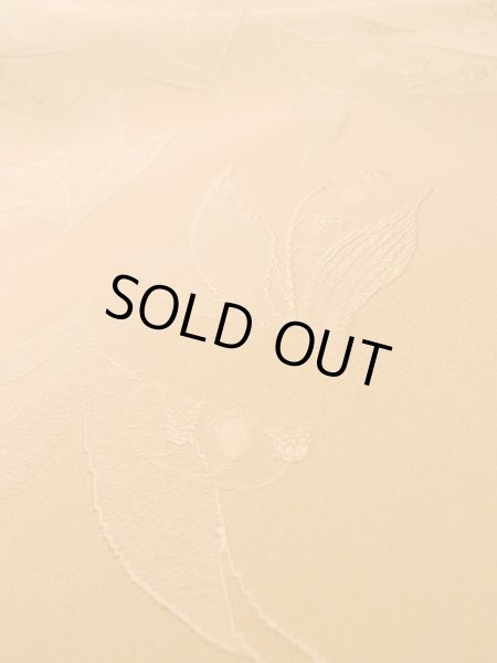 画像8: L1213I  色無地 女性用着物 地紋:スズラン シルク(正絹)  淡い 山吹,  【中古】 【USED】 【リサイクル】 ★★★☆☆ (8)