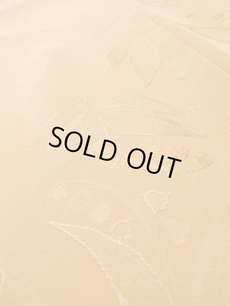 画像9: L1213I  色無地 女性用着物 地紋:スズラン シルク(正絹)  淡い 山吹,  【中古】 【USED】 【リサイクル】 ★★★☆☆ (9)