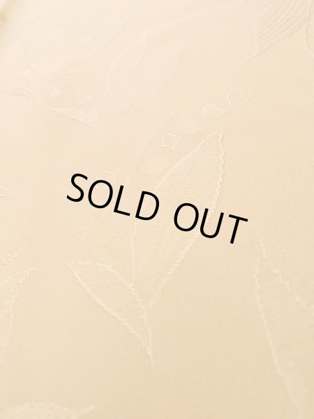 画像10: L1213I  色無地 女性用着物 地紋:スズラン シルク(正絹)  淡い 山吹,  【中古】 【USED】 【リサイクル】 ★★★☆☆ (10)