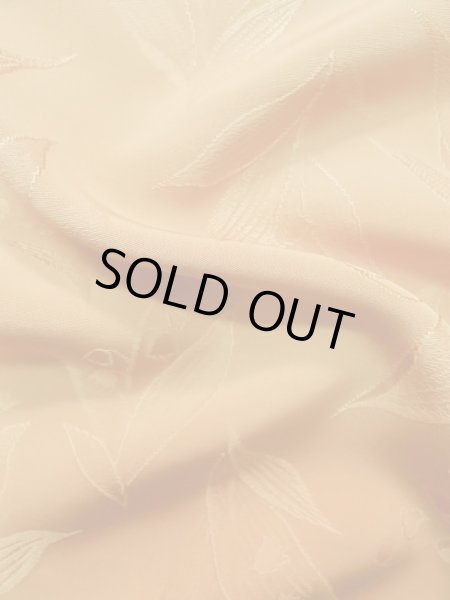 画像11: L1213I  色無地 女性用着物 地紋:スズラン シルク(正絹)  淡い 山吹,  【中古】 【USED】 【リサイクル】 ★★★☆☆ (11)