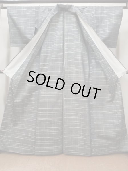 画像2: L1213Z  色無地 女性用着物  シルク(正絹)  深い 灰色, チェック柄 【中古】 【USED】 【リサイクル】 ★★★★☆ (2)