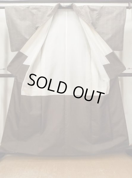 画像2: L1221B  紬 女性用着物  シルク(正絹)  淡い 茶色,  淡い【中古】 【USED】 【リサイクル】 ★★★☆☆ (2)