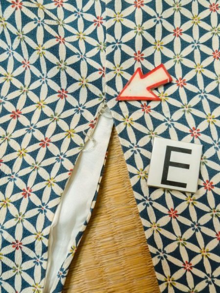 画像16: M0131O  小紋 女性用着物  シルク(正絹)   白, 七宝 【中古】 【USED】 【リサイクル】 ★☆☆☆☆ (16)