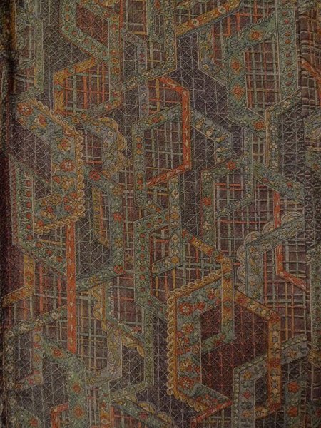 画像3: M0131U  小紋 女性用着物 しぼ加工 化繊 淡い 茶色み 茶色, 唐花 【中古】 【USED】 【リサイクル】 ★★★★☆ (3)