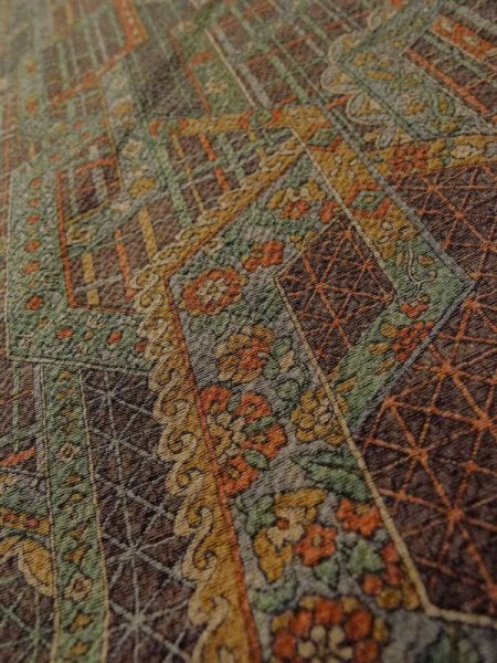 画像8: M0131U  小紋 女性用着物 しぼ加工 化繊 淡い 茶色み 茶色, 唐花 【中古】 【USED】 【リサイクル】 ★★★★☆ (8)