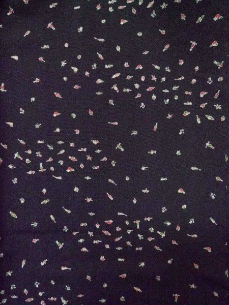 画像3: M0131V  小紋 女性用着物 独楽、けん玉、羽子板など シルク(正絹)   黒,  【中古】 【USED】 【リサイクル】 ★★★★☆ (3)