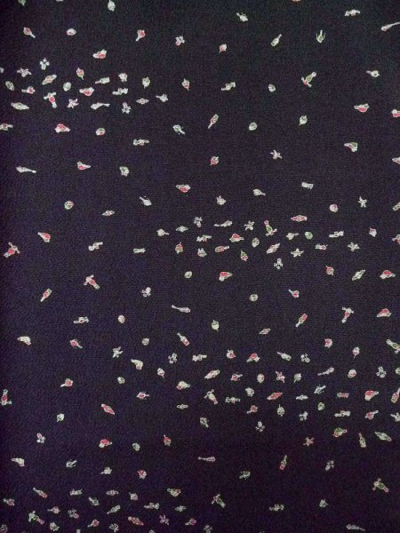 画像4: M0131V  小紋 女性用着物 独楽、けん玉、羽子板など シルク(正絹)   黒,  【中古】 【USED】 【リサイクル】 ★★★★☆ (4)