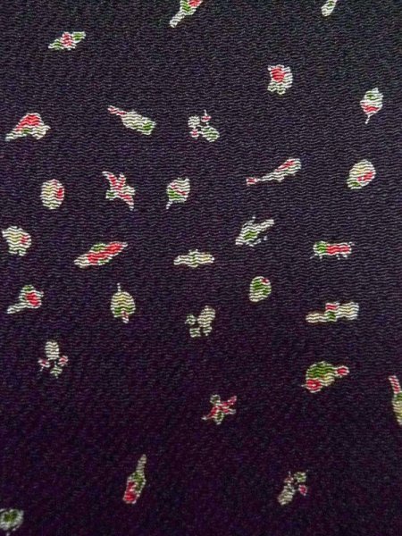 画像5: M0131V  小紋 女性用着物 独楽、けん玉、羽子板など シルク(正絹)   黒,  【中古】 【USED】 【リサイクル】 ★★★★☆ (5)