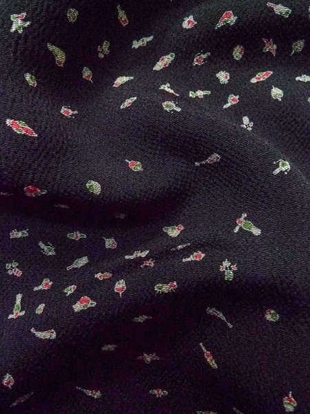 画像11: M0131V  小紋 女性用着物 独楽、けん玉、羽子板など シルク(正絹)   黒,  【中古】 【USED】 【リサイクル】 ★★★★☆ (11)