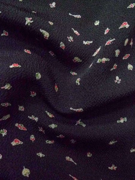 画像12: M0131V  小紋 女性用着物 独楽、けん玉、羽子板など シルク(正絹)   黒,  【中古】 【USED】 【リサイクル】 ★★★★☆ (12)