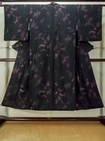 画像1: M0131Y  小紋 女性用着物  シルク（正絹）   黒, 抽象的模様 【中古】 【USED】 【リサイクル】 ★☆☆☆☆ (1)