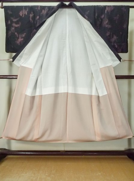 画像2: M0131Y  小紋 女性用着物  シルク（正絹）   黒, 抽象的模様 【中古】 【USED】 【リサイクル】 ★☆☆☆☆ (2)