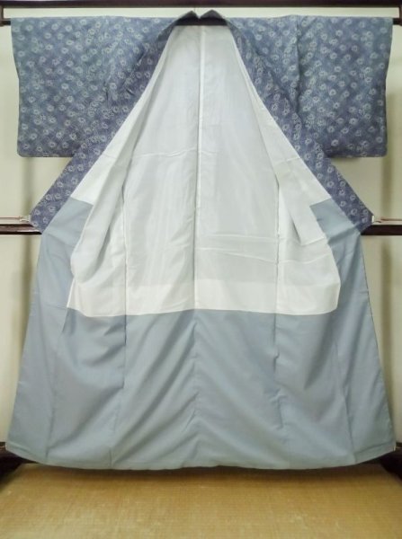 画像2: M0201A  小紋 女性用着物  化繊  淡い 青, 花 【中古】 【USED】 【リサイクル】 ★★☆☆☆ (2)