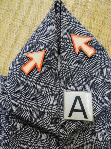 画像12: M0201B  江戸小紋 女性用着物  シルク(正絹)   黒, 青海波 【中古】 【USED】 【リサイクル】 ★★☆☆☆ (12)