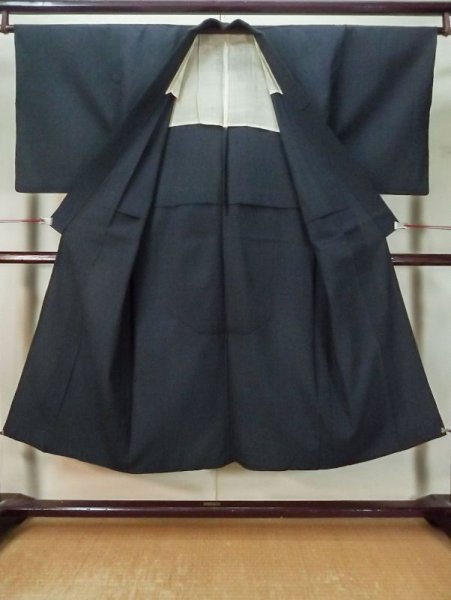 画像2: M0214L  男性用着物 男性用着物 塩沢紬 シルク(正絹)  青み 黒, 亀甲 【中古】 【USED】 【リサイクル】 ★★★★☆ (2)