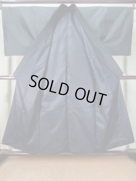 画像2: M0214W Mint  男性用着物 男性用着物  シルク(正絹)  深い 青, 幾何学模様 【中古】 【USED】 【リサイクル】 ★★★★☆ (2)