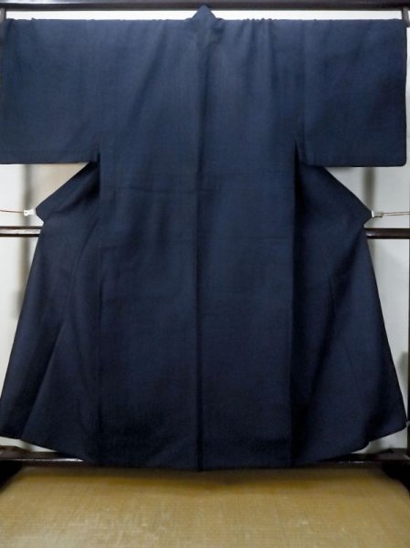 画像1: M0301O  男性用着物 男性用着物  ウール   紺, 抽象的模様 【中古】 【USED】 【リサイクル】 ★☆☆☆☆ (1)