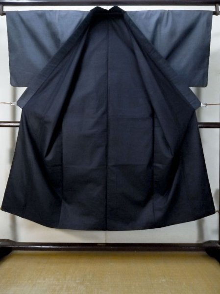 画像2: M0301S  男性用着物 男性用着物  シルク(正絹) 淡い 深い 青, 亀甲 【中古】 【USED】 【リサイクル】 ★★★☆☆ (2)