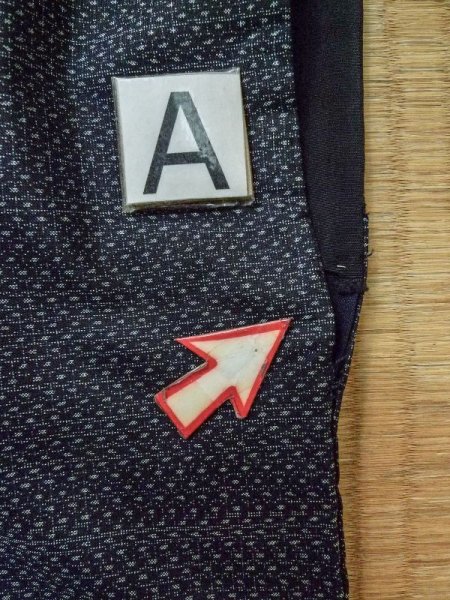 画像11: M0301X  男性用着物 男性用着物  シルク(正絹) 淡い 深い 青, 抽象的模様 【中古】 【USED】 【リサイクル】 ★☆☆☆☆ (11)