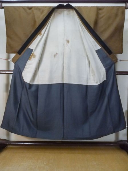 画像2: M0301Y  男性用着物 男性用着物 綿入り シルク(正絹)   茶色, 縞 【中古】 【USED】 【リサイクル】 ★☆☆☆☆ (2)