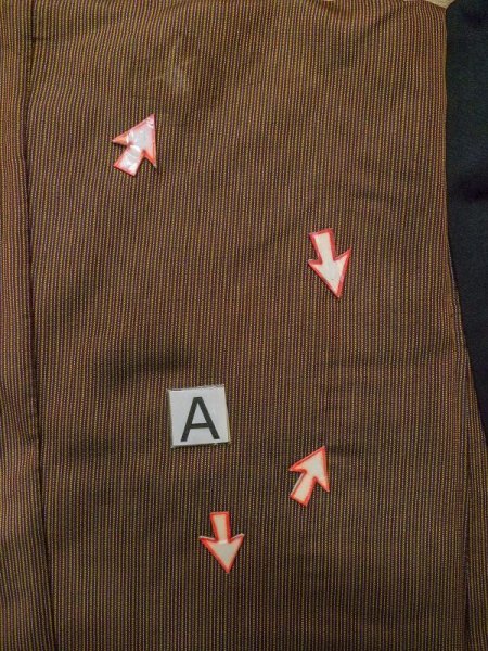 画像12: M0301Y  男性用着物 男性用着物 綿入り シルク(正絹)   茶色, 縞 【中古】 【USED】 【リサイクル】 ★☆☆☆☆ (12)