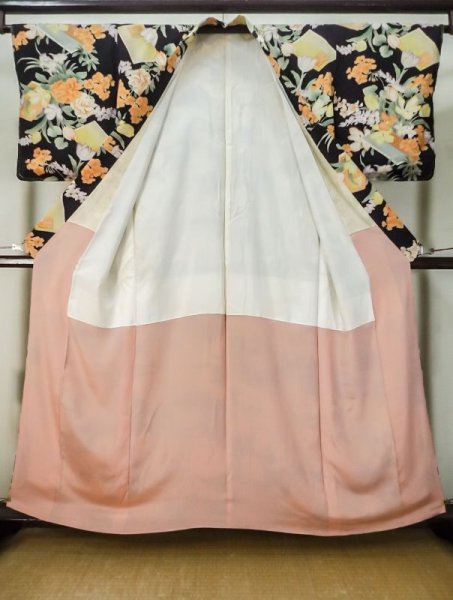 画像2: M0307A  小紋 女性用着物 地紋:竹垣柄、柄:本 シルク(正絹)   黒, 花 【中古】 【USED】 【リサイクル】 ★☆☆☆☆ (2)