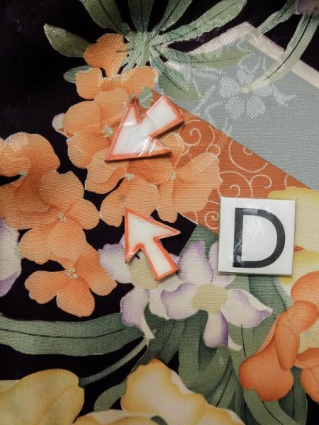 画像18: M0307A  小紋 女性用着物 地紋:竹垣柄、柄:本 シルク(正絹)   黒, 花 【中古】 【USED】 【リサイクル】 ★☆☆☆☆ (18)