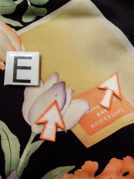 画像19: M0307A  小紋 女性用着物 地紋:竹垣柄、柄:本 シルク(正絹)   黒, 花 【中古】 【USED】 【リサイクル】 ★☆☆☆☆ (19)