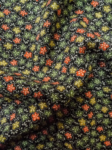 画像9: M0307C Mint  小紋 女性用着物  シルク(正絹)   黒, 花 【中古】 【USED】 【リサイクル】 ★★★★☆ (9)