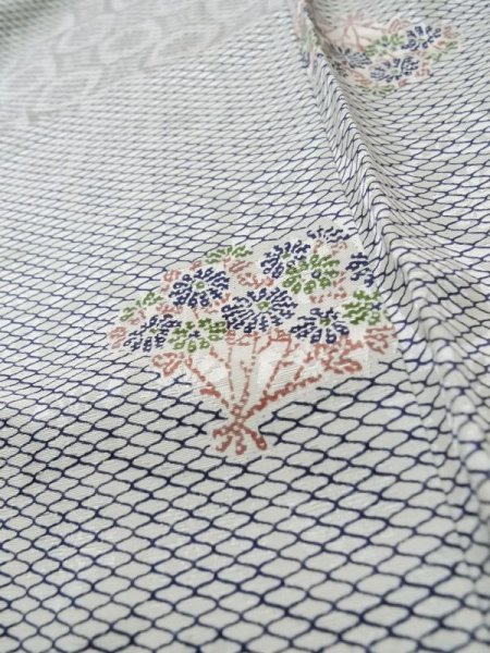 画像9: M0307D  小紋 女性用着物  シルク(正絹)   白, 菊 【中古】 【USED】 【リサイクル】 ★★☆☆☆ (9)