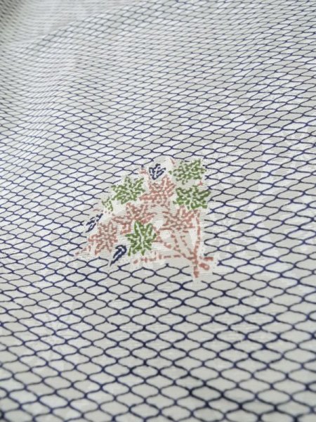 画像10: M0307D  小紋 女性用着物  シルク(正絹)   白, 菊 【中古】 【USED】 【リサイクル】 ★★☆☆☆ (10)