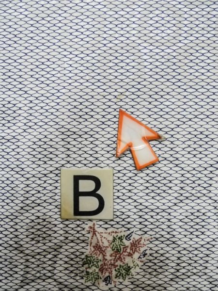 画像15: M0307D  小紋 女性用着物  シルク(正絹)   白, 菊 【中古】 【USED】 【リサイクル】 ★★☆☆☆ (15)