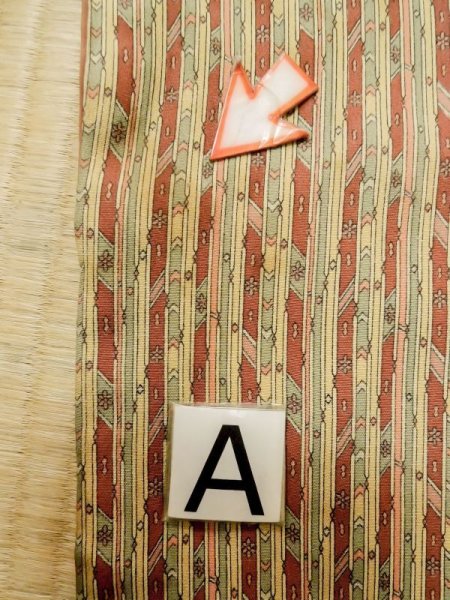 画像12: M0307E  小紋 女性用着物  シルク(正絹)  淡い ベージュ, 縞 【中古】 【USED】 【リサイクル】 ★★☆☆☆ (12)